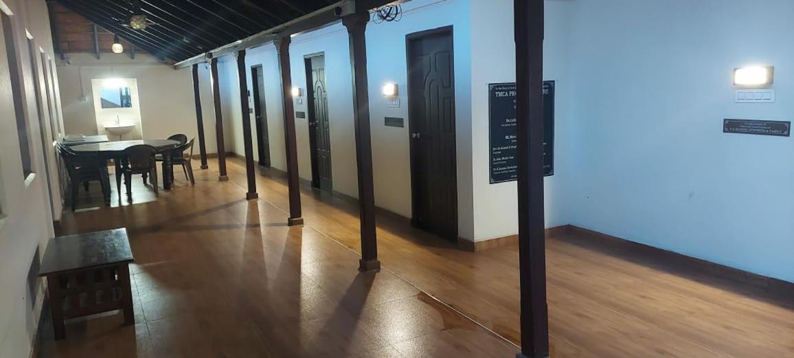 Ymca Program Centre 호텔 세일럼 외부 사진