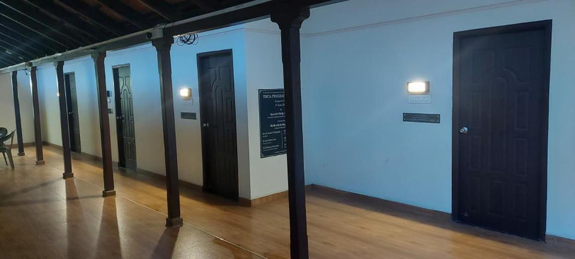 Ymca Program Centre 호텔 세일럼 외부 사진