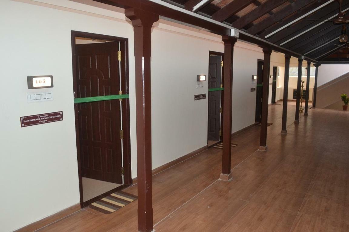 Ymca Program Centre 호텔 세일럼 외부 사진